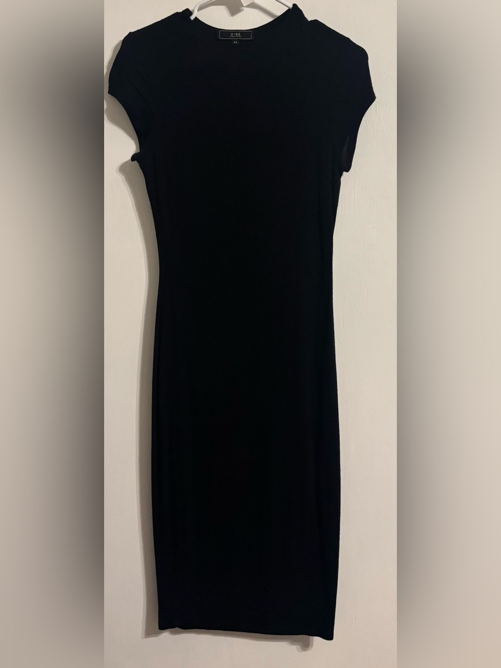 Vibe Sportswear Slim-Fit Black Maxi Dress with Cap Sleeves